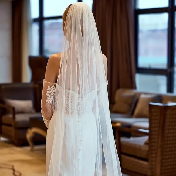 Baroque Style Cathedral Bridal Wedding Veil With Raw Edge and Comb - Picture 5 of 7